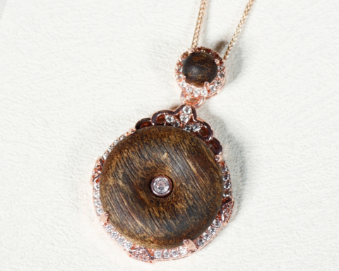 Rose Gold Peace Knot Agarwood Pendant with Chain